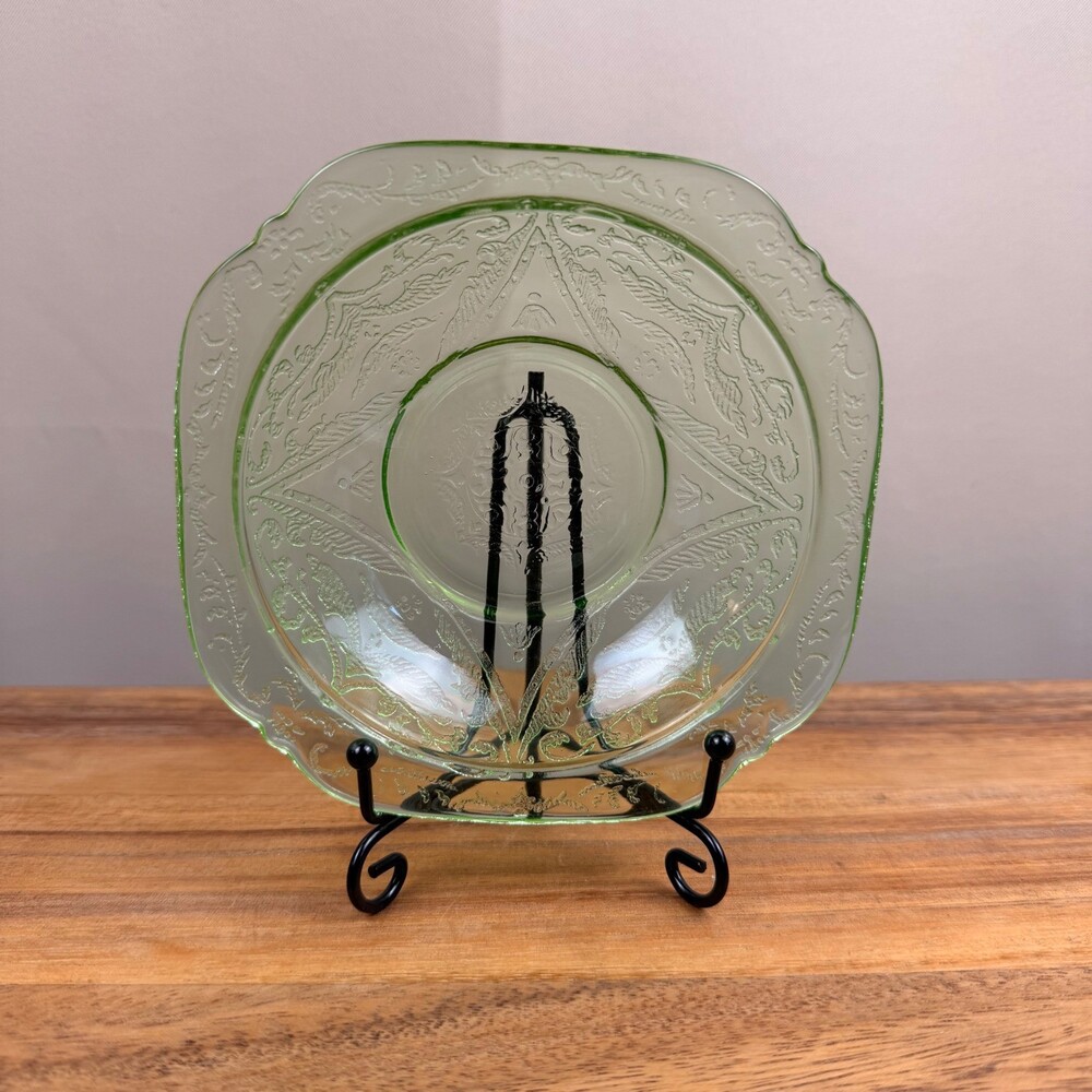 Federal Glass Madrid Uranium 5.5" Bowl Green Depression Scalloped Vintage (Chip)